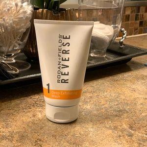 R+F Reverse step 1 Derp Exfoliating Wash